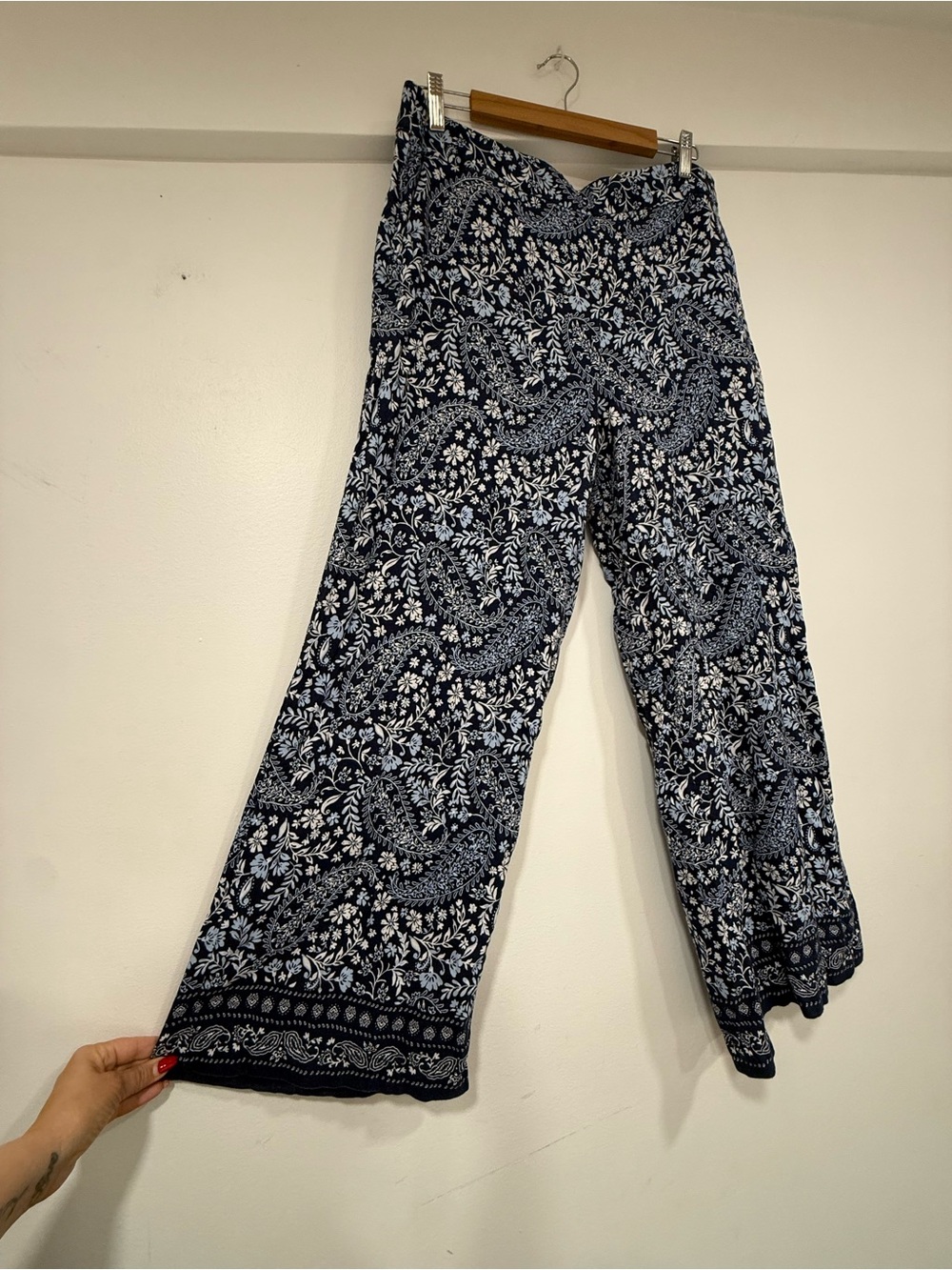 LOFT Navy and White Wide Leg Paisley Print Pants - Picture 1 of 9